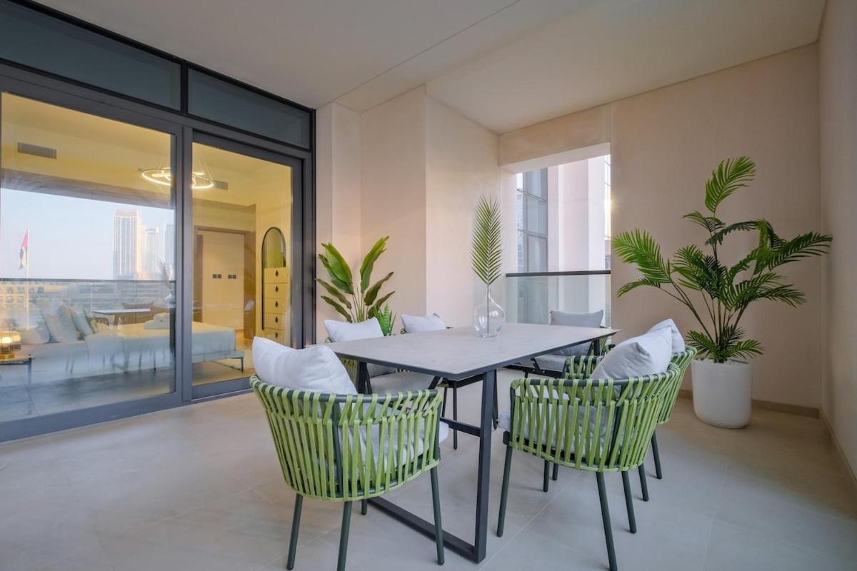 Luxurious 2-bedroom Escape With Burj Khalifa Views At Act One In Downtown Appartement