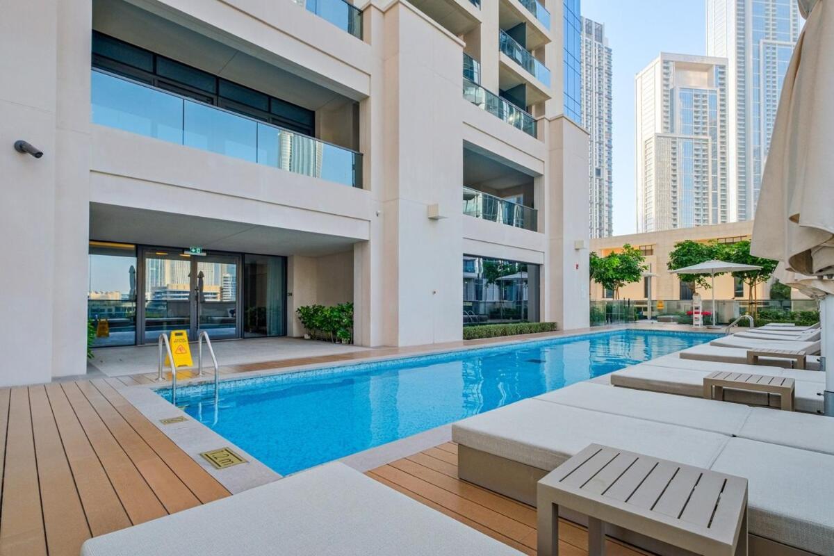 Luxurious 2-bedroom Escape With Burj Khalifa Views At Act One In Downtown Dubaï