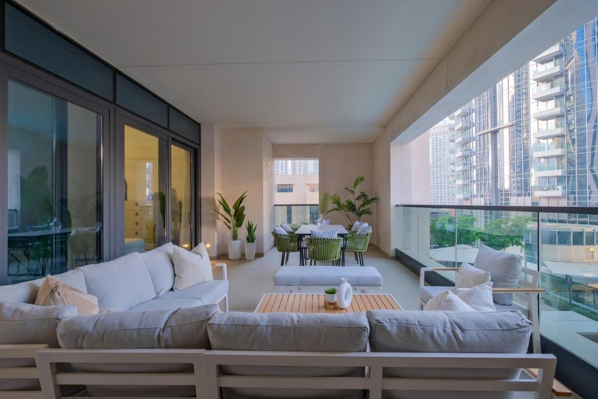 Luxurious 2-bedroom Escape With Burj Khalifa Views At Act One In Downtown Appartement Dubaï