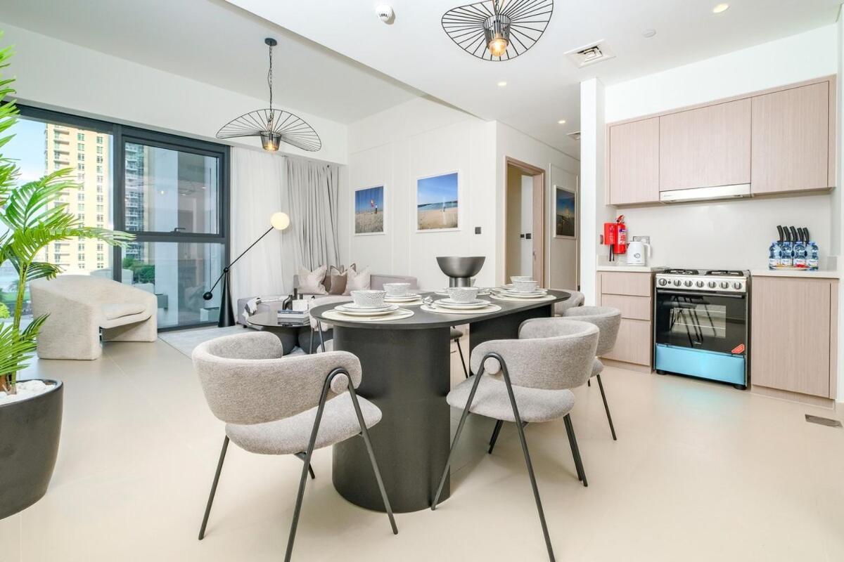 Luxurious 2-bedroom Escape With Burj Khalifa Views At Act One In Downtown * Dubaï