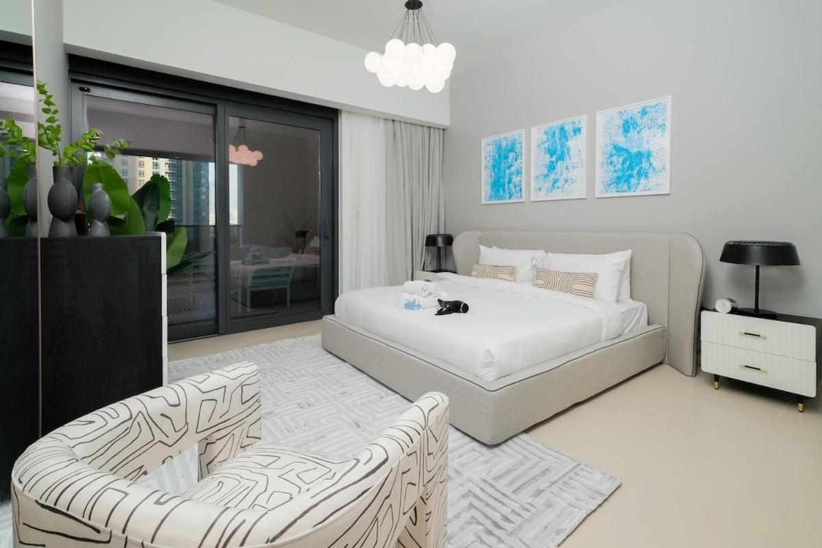 Luxurious 2-bedroom Escape With Burj Khalifa Views At Act One In Downtown Appartement