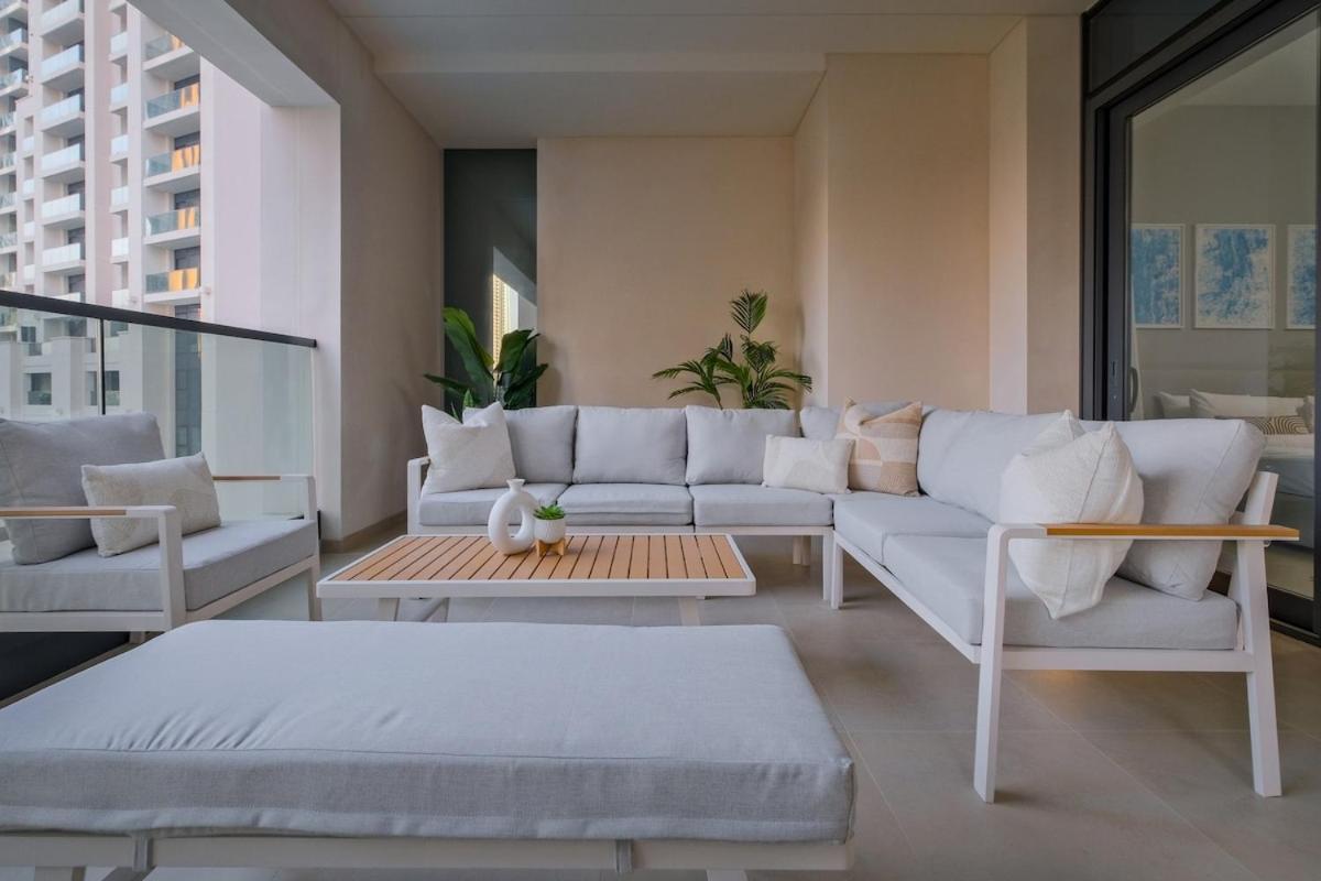 Luxurious 2-bedroom Escape With Burj Khalifa Views At Act One In Downtown Appartement Dubai