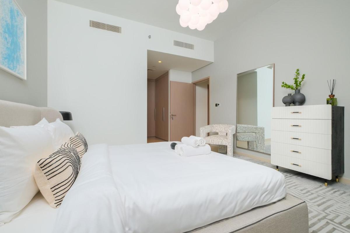 Luxurious 2-bedroom Escape With Burj Khalifa Views At Act One In Downtown Appartement